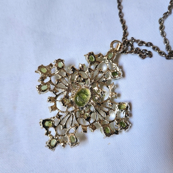 DODDS Vintage Goldtone Green Glass Faux Pearl Pendant Necklace & Clip Earrings - Picture 5 of 7